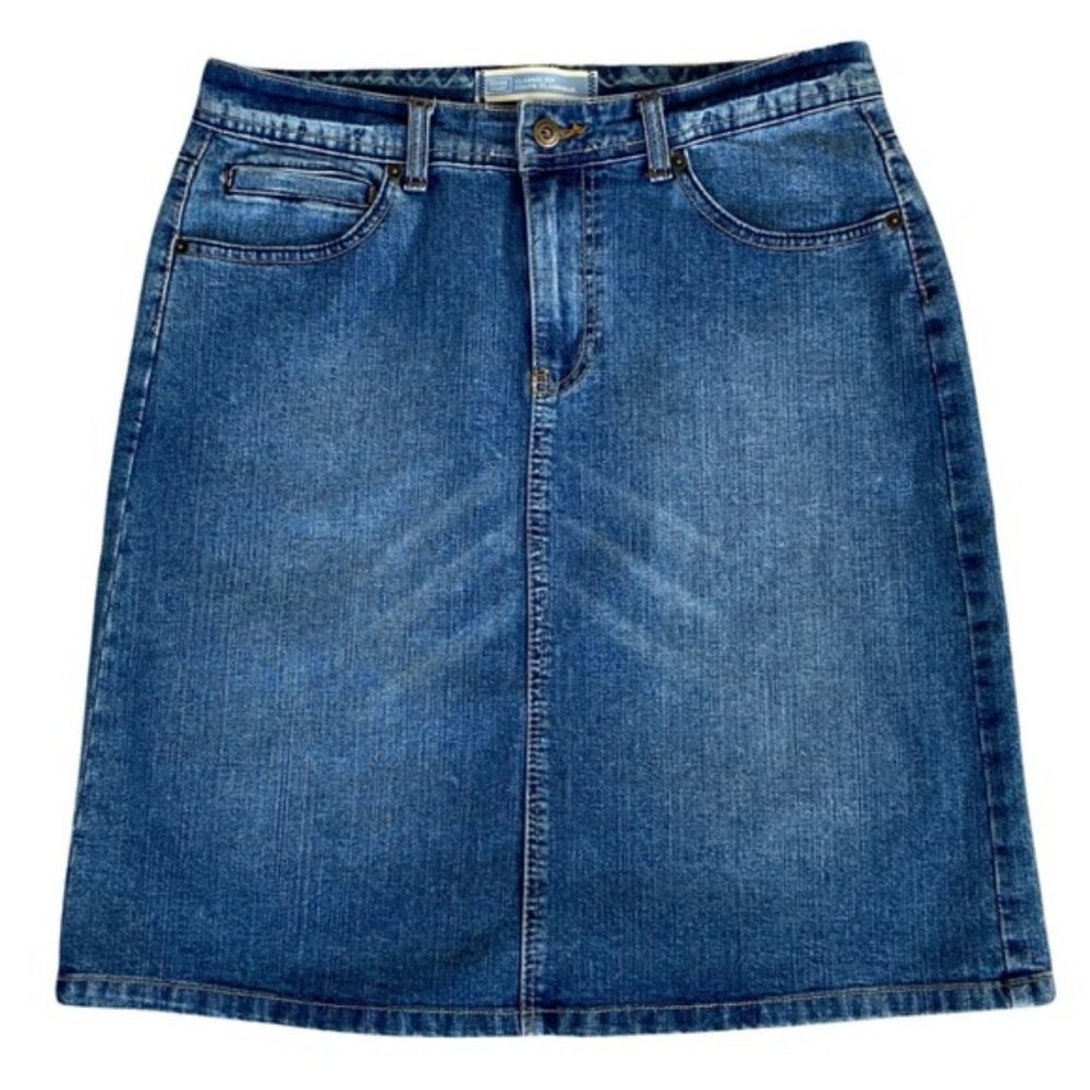 Denver Hayes medium wash knee length classic fit denim skirt. Women's size 8